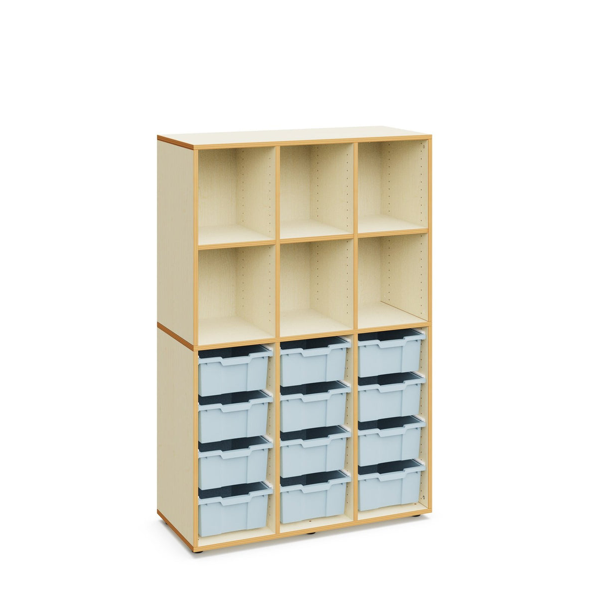 Alice Schrank mit 12 hohen Boxen