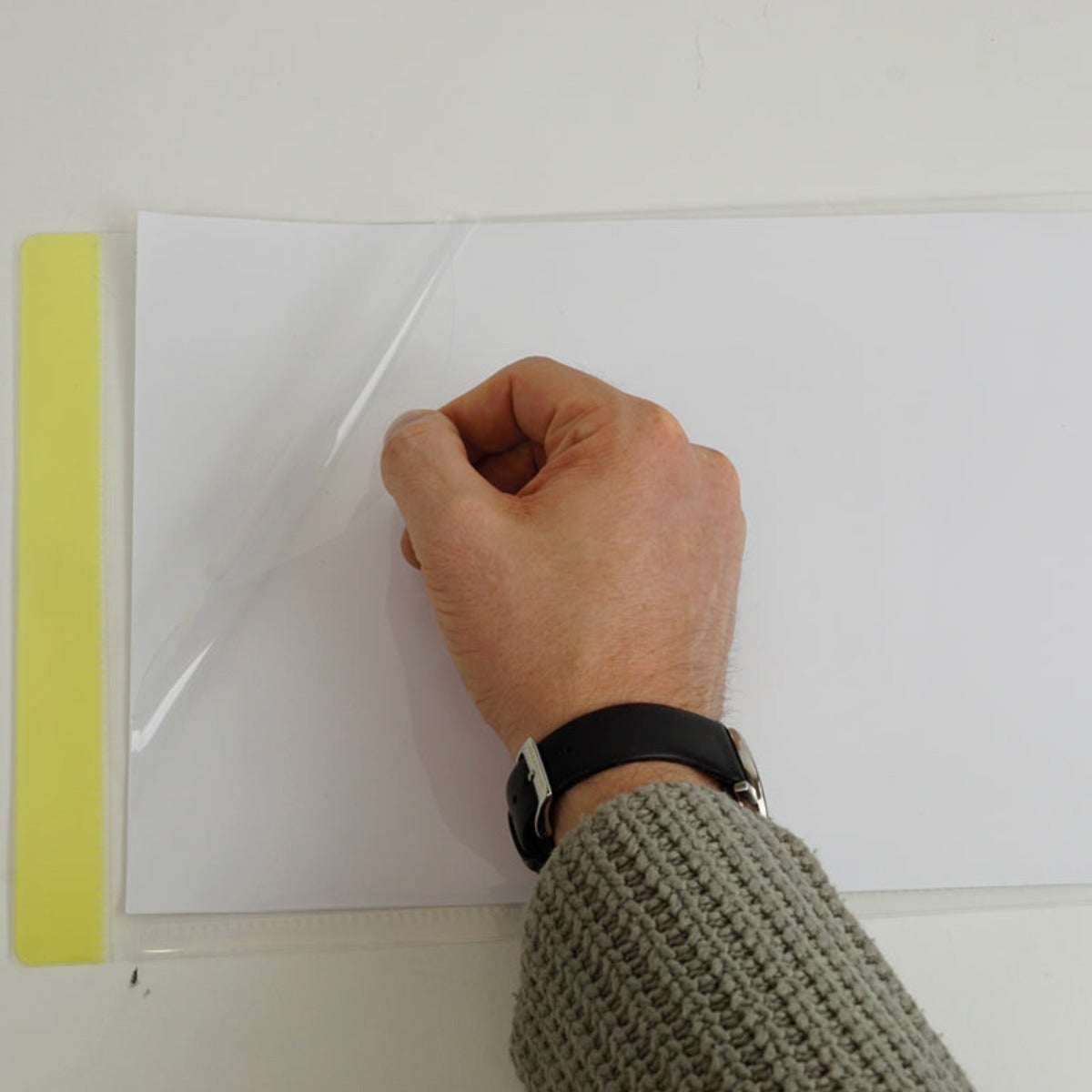 Einstecktaschen A4, selbsthaftend, 5 Stück – Bild 3