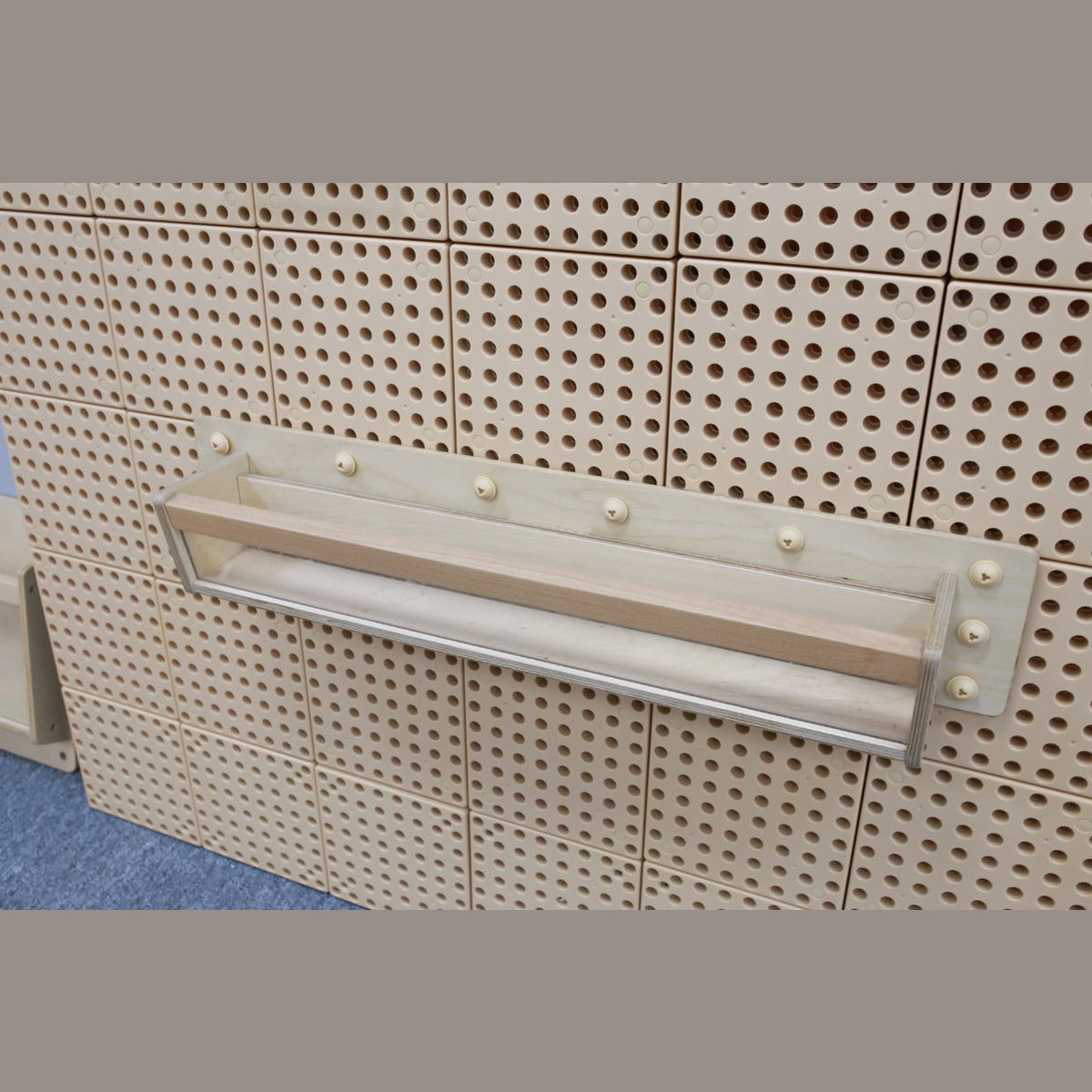Materialkasten für die STEM-Wand