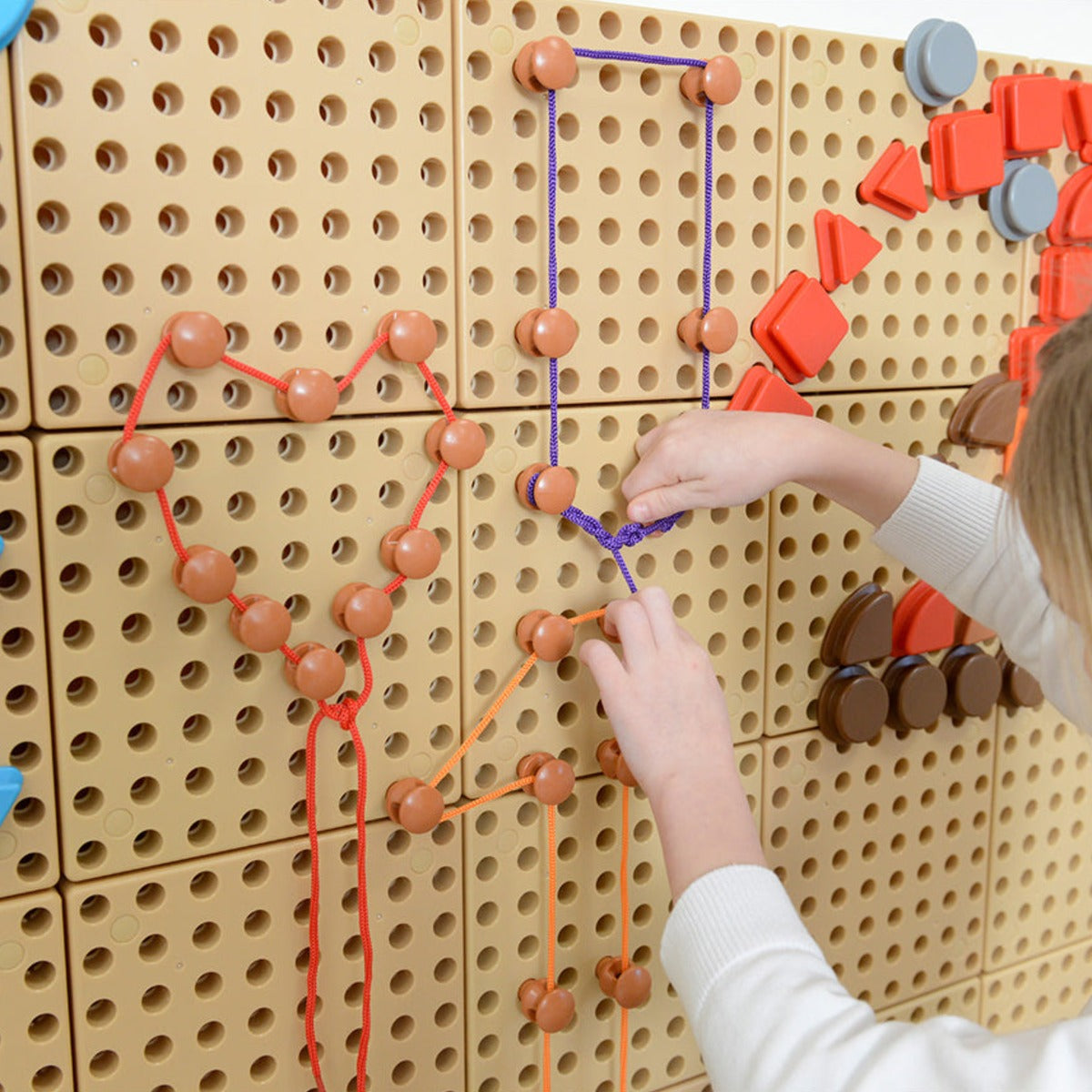 Fädelstecker und Schnüre für die STEM-Wand, 230 Teile