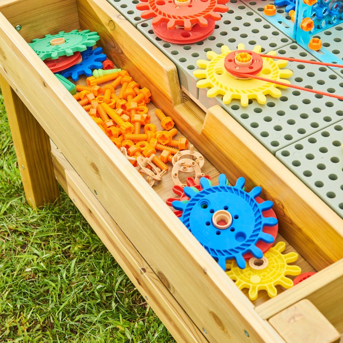 STEM-Spieltisch für draußen