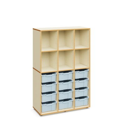 Alice Schrank mit 12 hohen Boxen